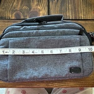 Lug Scoop Crossbody Gray